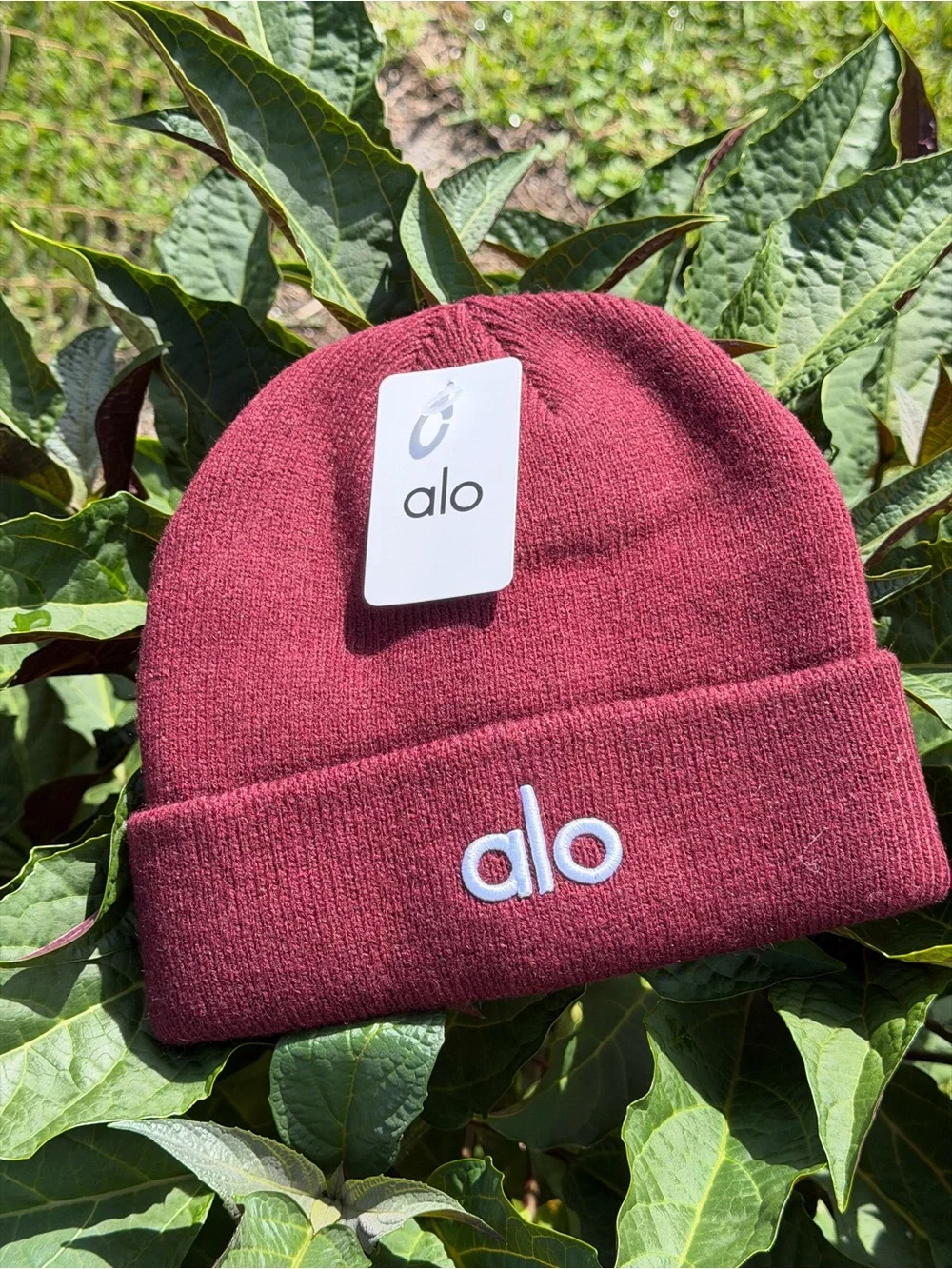 ALO Yoga Maroon Ribbed Beanie with White Logo | Buy Online  display picture 3